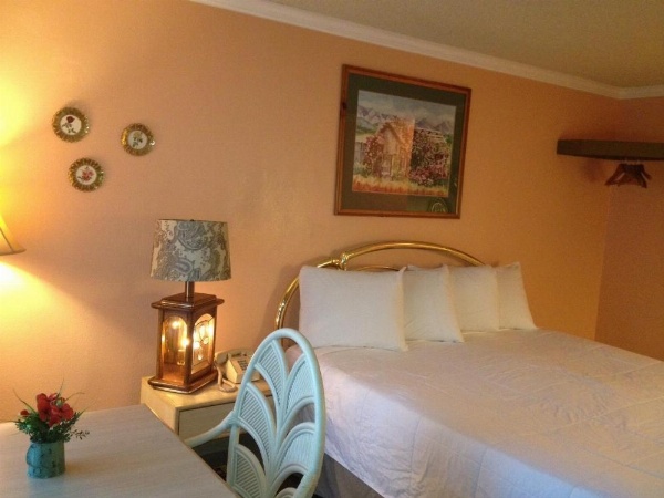 Victorian Inn image 12